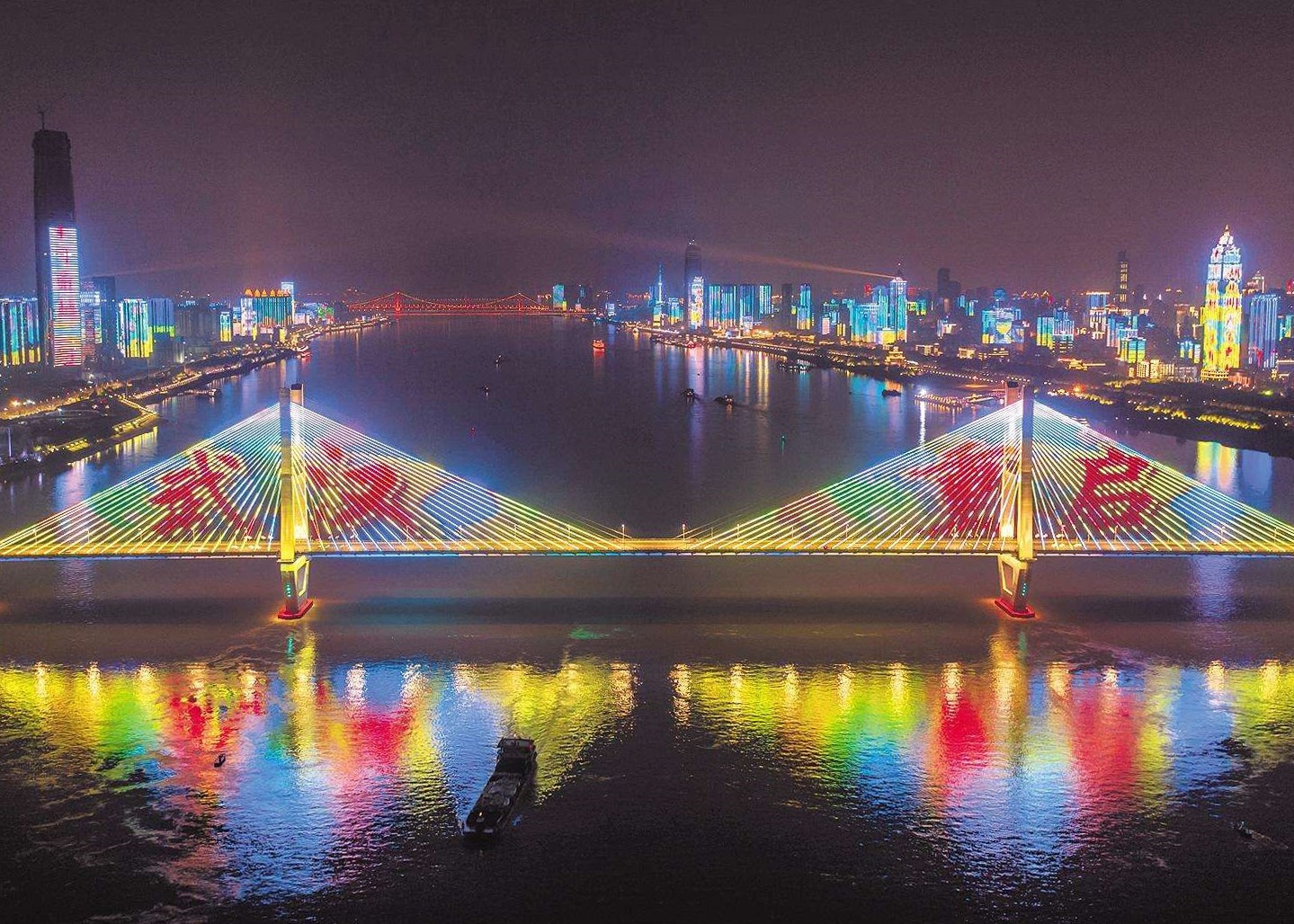 春播季，江城醒|按下經(jīng)濟(jì)復(fù)蘇“快進(jìn)鍵”，我們?cè)谛袆?dòng)